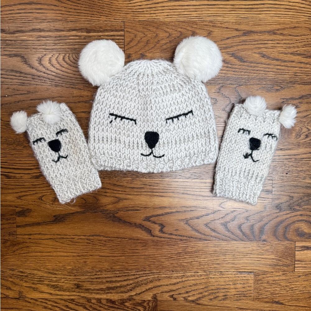 Girl’s Bear Knit Hat and Mittens Set - White/ Gray
